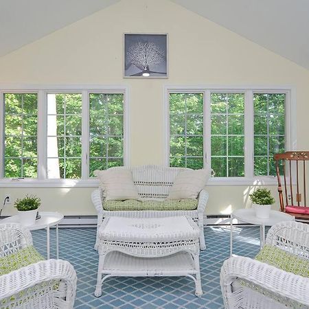 Master Bedroom With Bath In A Beautiful Home Shrewsbury Exterior photo