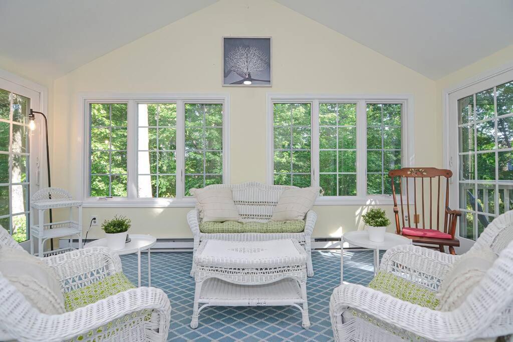 Master Bedroom With Bath In A Beautiful Home Shrewsbury Exterior photo