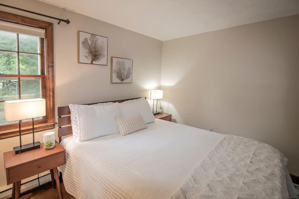 Master Bedroom With Bath In A Beautiful Home Shrewsbury Exterior photo