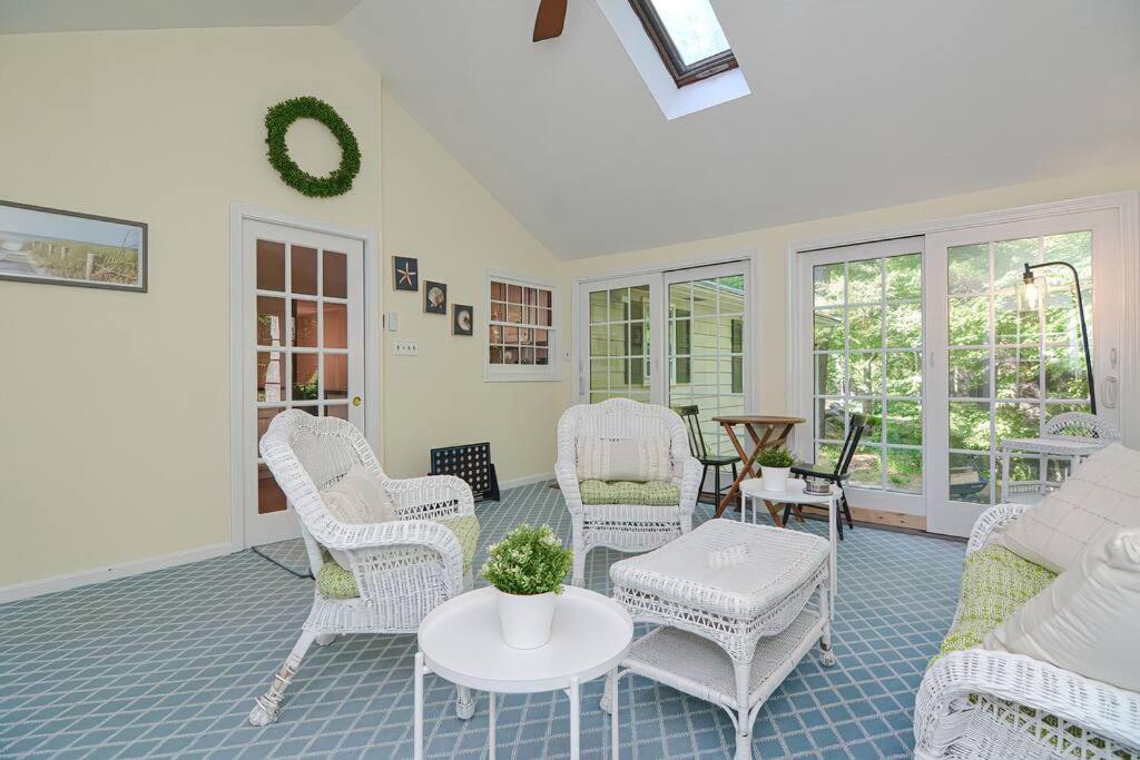 Master Bedroom With Bath In A Beautiful Home Shrewsbury Exterior photo