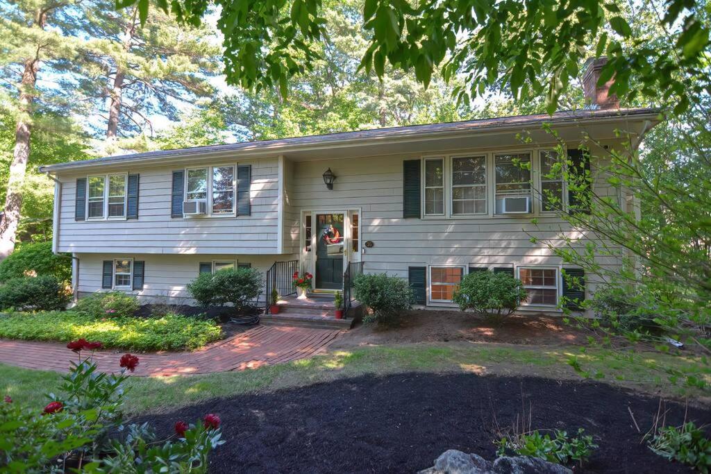 Master Bedroom With Bath In A Beautiful Home Shrewsbury Exterior photo